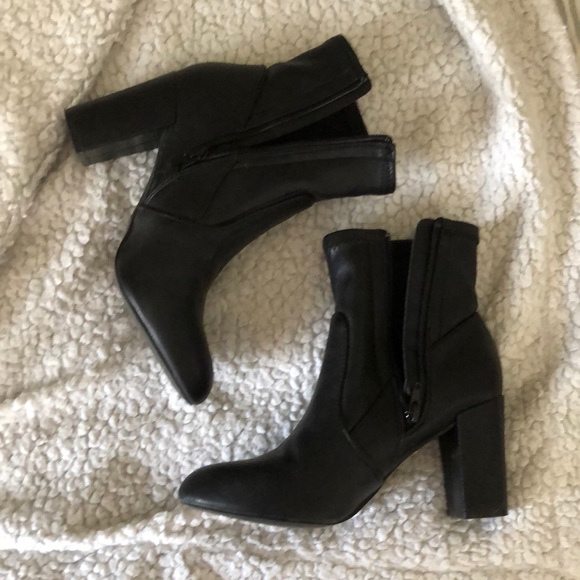 Steve Madden Shoes - Steve Madden black booties
